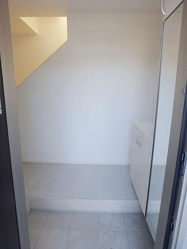 玄関も広くゆとりがあります。