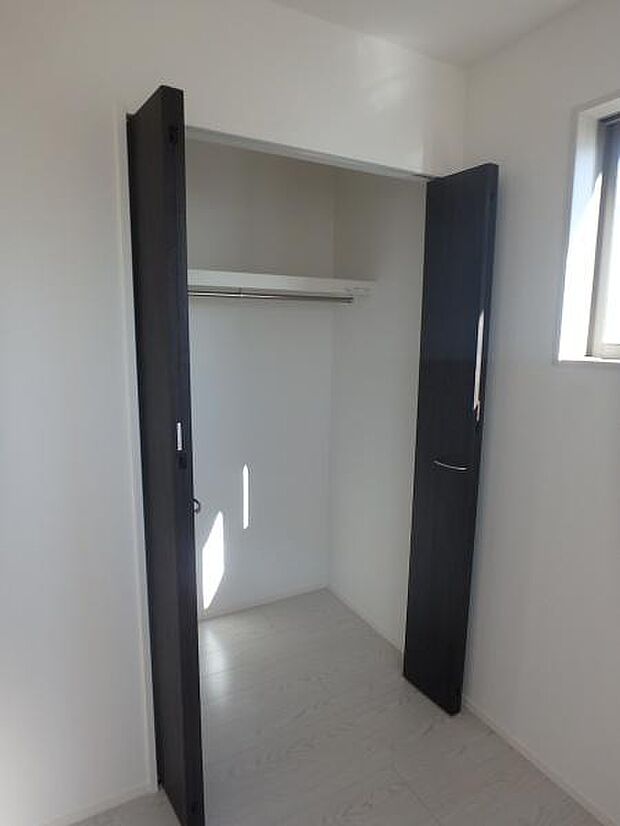 収納があるので部屋を広く使えます！