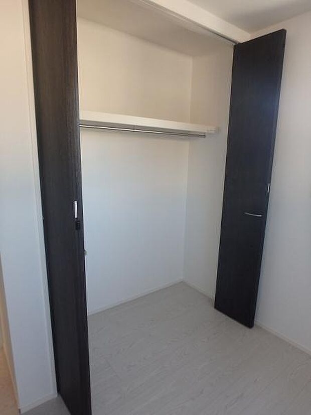 収納があるので部屋を広く使えます！