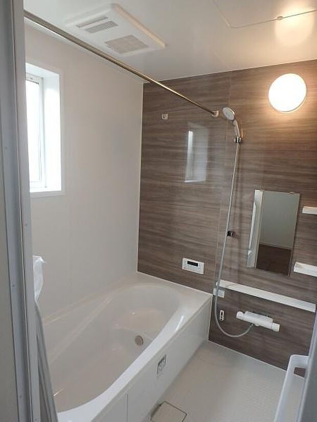 一日の疲れをいやす浴室は広々1坪以上