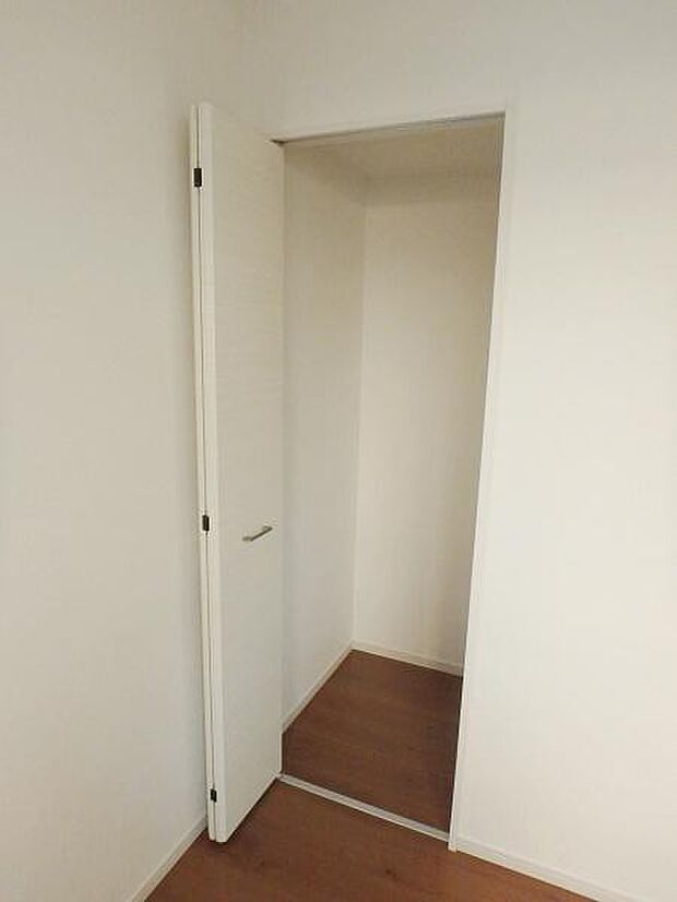 収納があるので部屋を広く使えます！