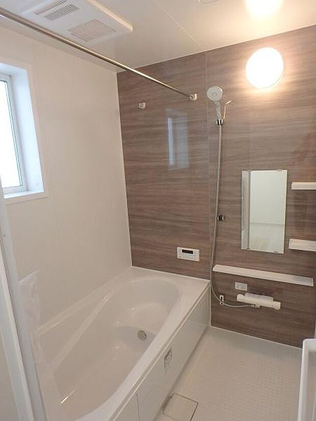 一日の疲れをいやす浴室は広々1坪以上