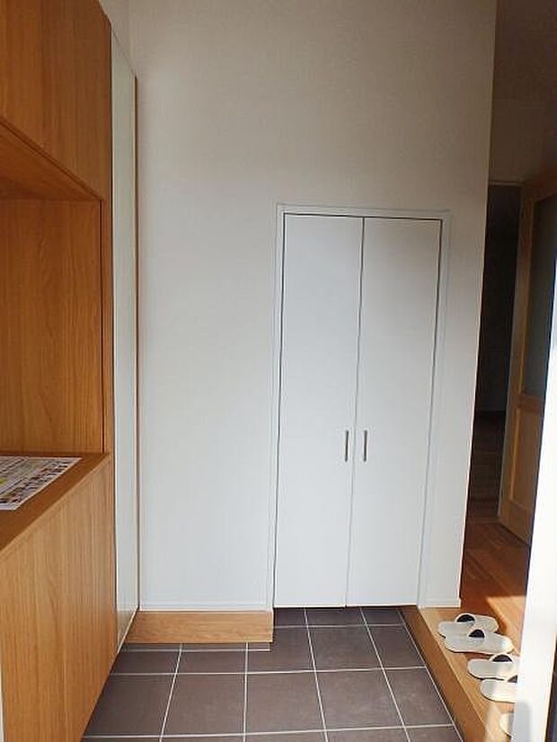 玄関も広くゆとりがあります。