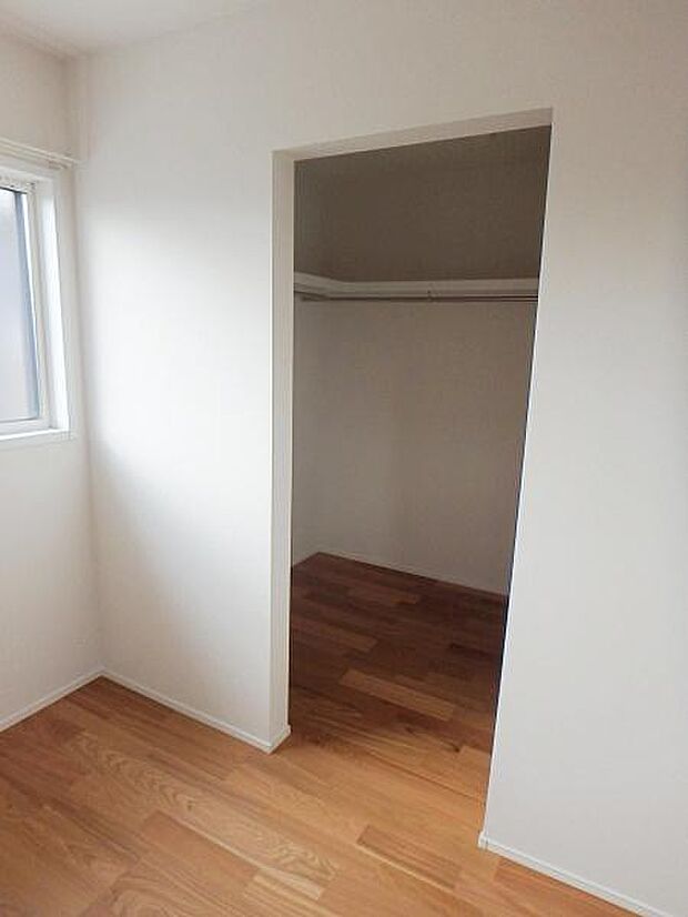 収納があるので部屋を広く使えます!