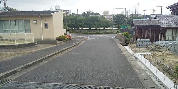 前面道路6m以上！