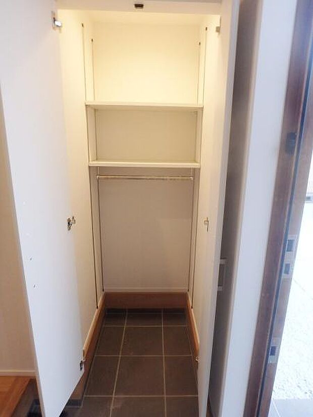 玄関収納もしっかりあります！