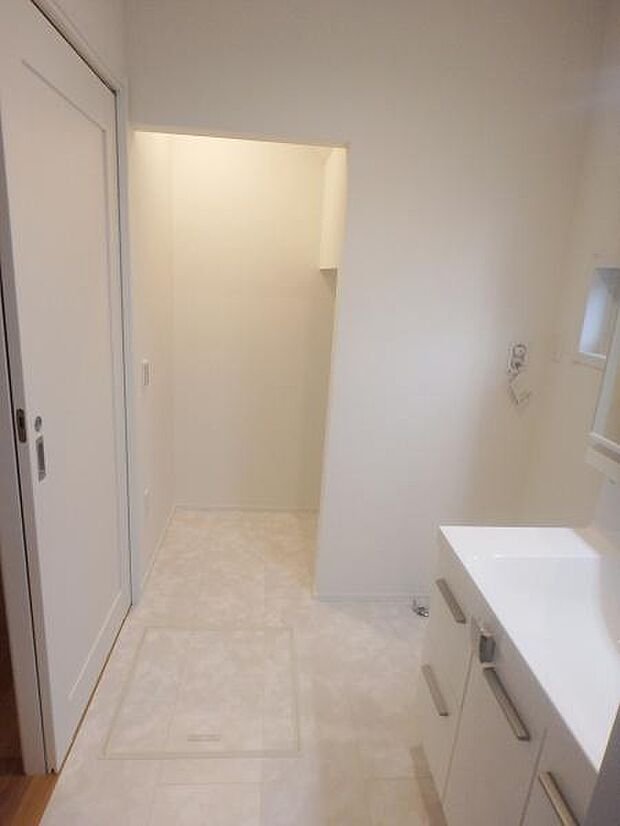 洗面所に収納スペース!