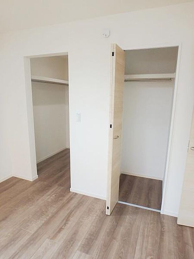 収納があるので部屋を広く使えます!