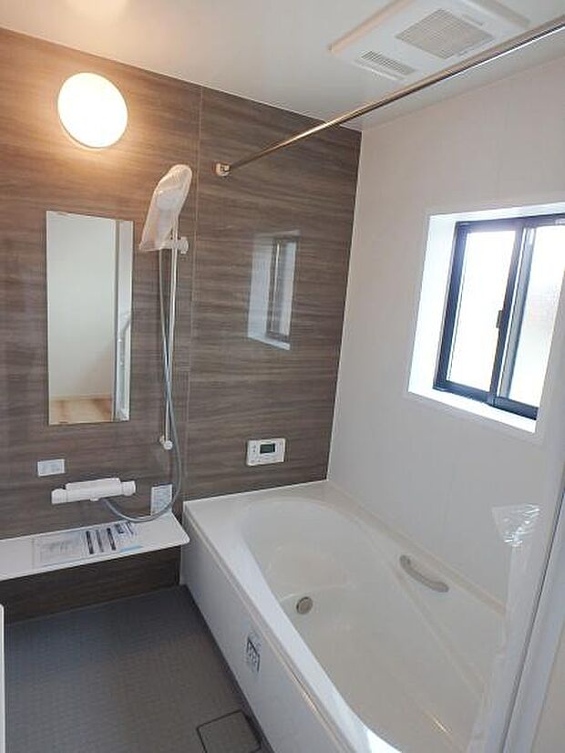 一日の疲れをいやす浴室は広々1坪以上