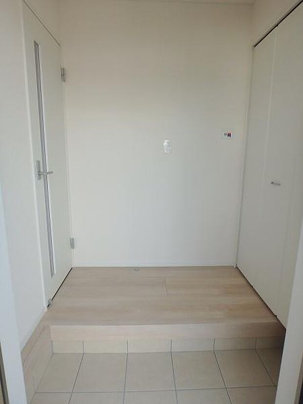 玄関も広くゆとりがあります。