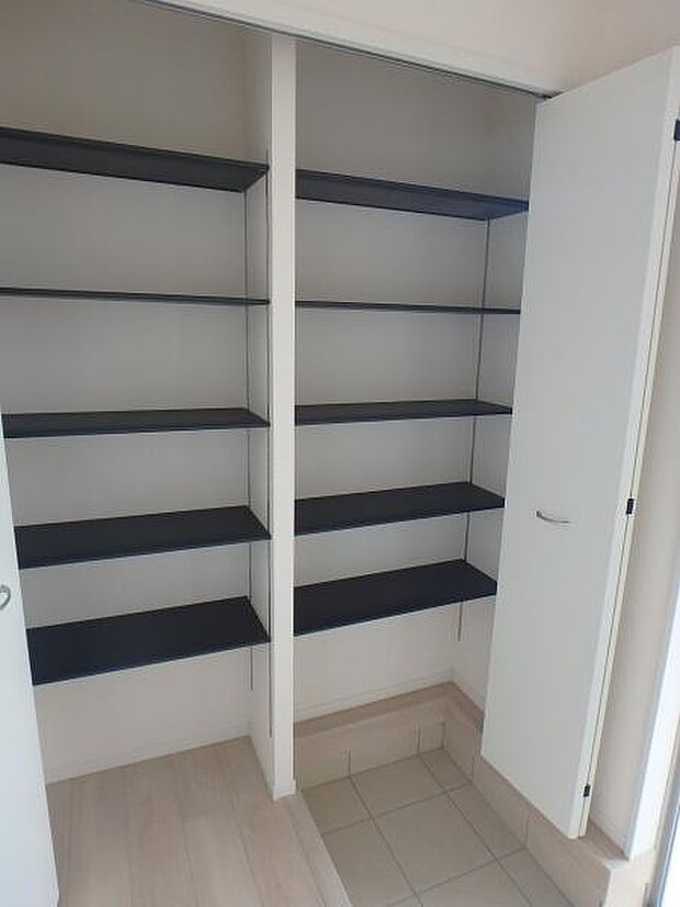 玄関収納もしっかりあります！