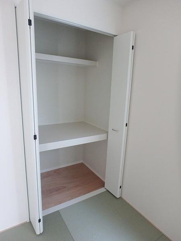 収納があるので部屋を広く使えます！