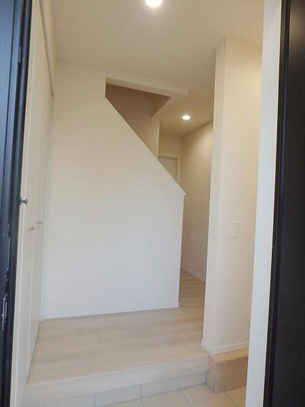 玄関も広くゆとりがあります。