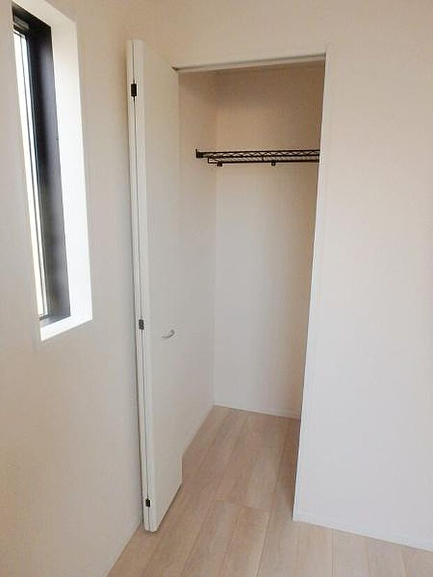 収納があるので部屋を広く使えます!