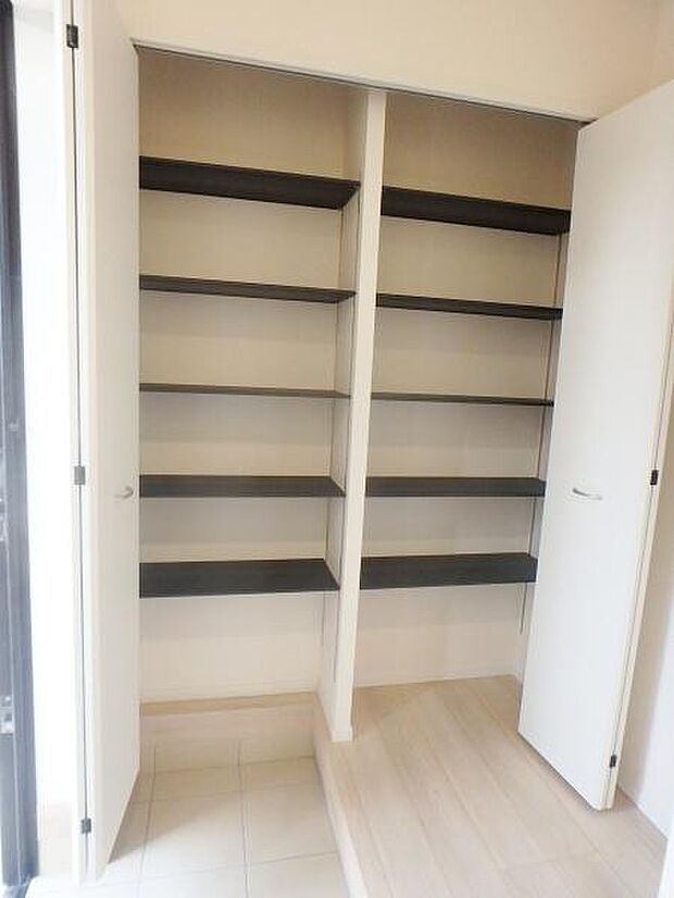 玄関収納もしっかりあります!