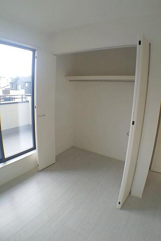 収納があるので部屋を広く使えます!