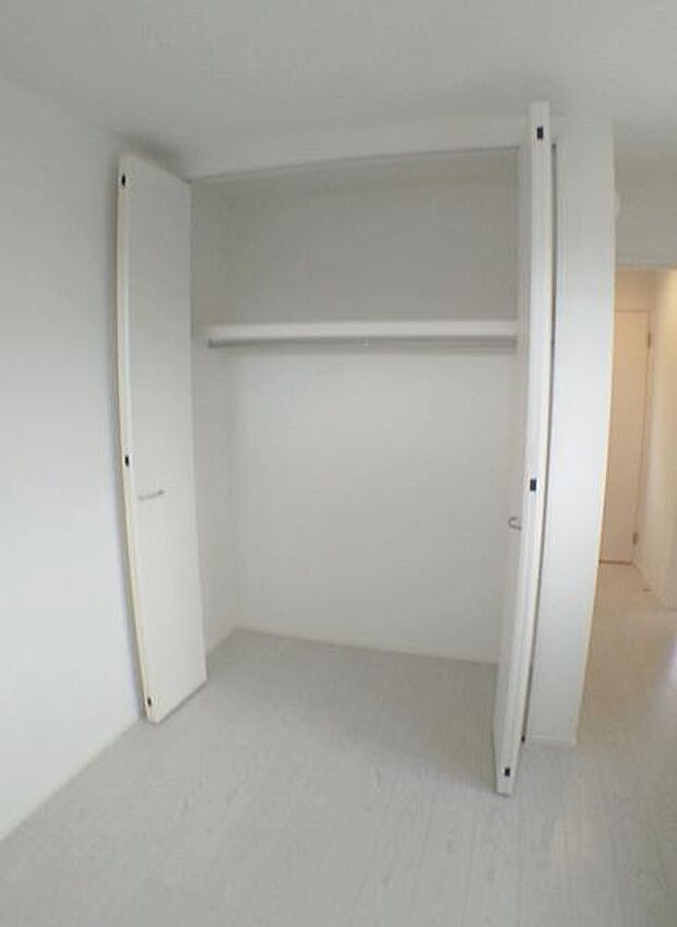 収納があるので部屋を広く使えます!