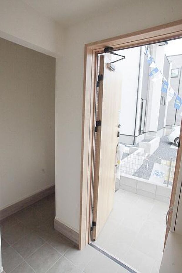 玄関収納もしっかりあります!