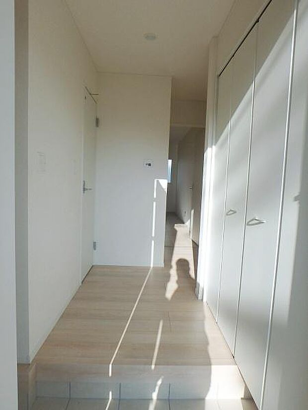 玄関も広くゆとりがあります。