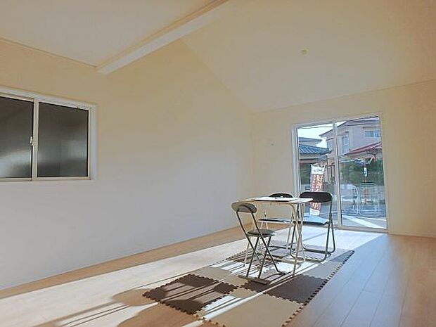 勾配天井！、開放的なリビング！