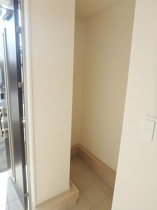 玄関収納！ゴルフバックなども置けます！
