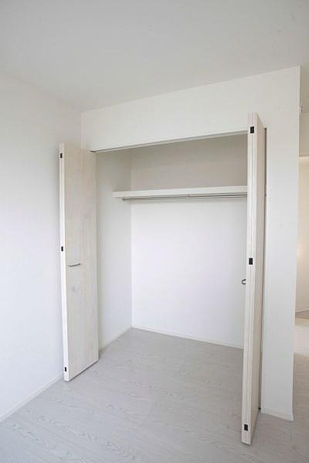 収納があるので部屋を広く使えます!