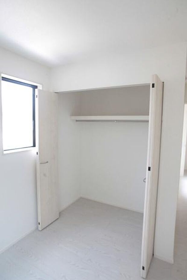 収納があるので部屋を広く使えます!