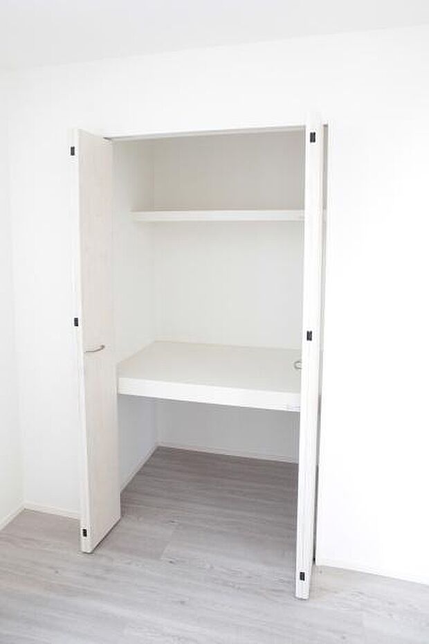 収納があるので部屋を広く使えます!