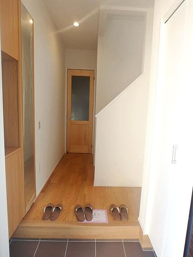 玄関も広くゆとりがあります。