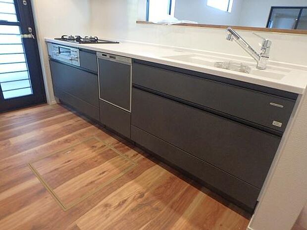 ゆとりあるキッチンで料理も楽しくなるはず