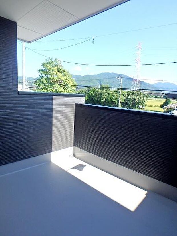広々としたバルコニ―
