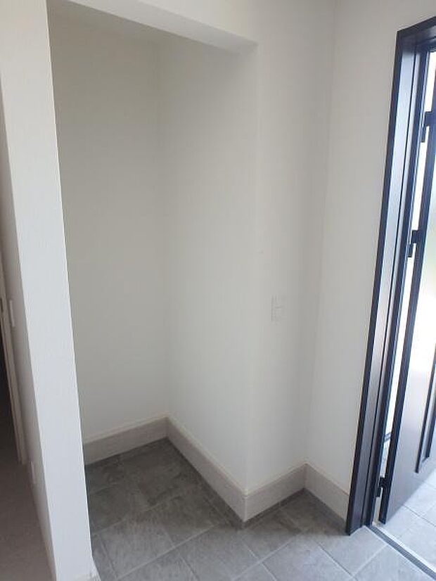 玄関収納もしっかりあります！