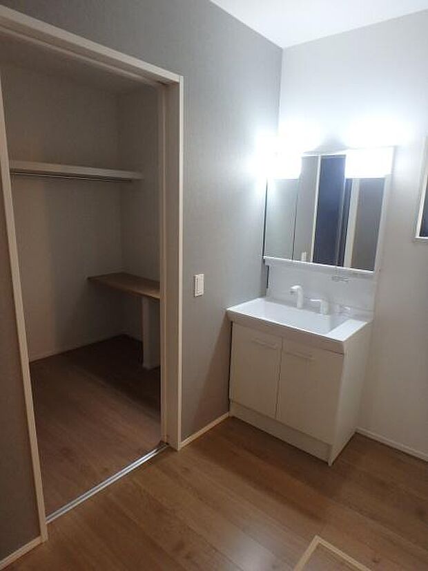 慌ただしい朝にもゆとりの洗面所