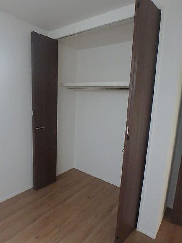 収納があるので部屋を広く使えます!