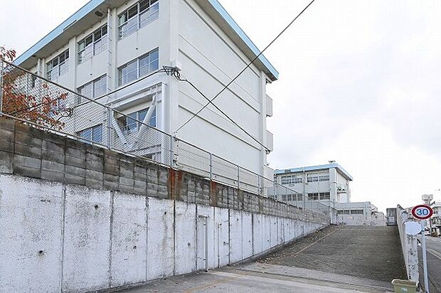 北九州市立引野小学校まで453m