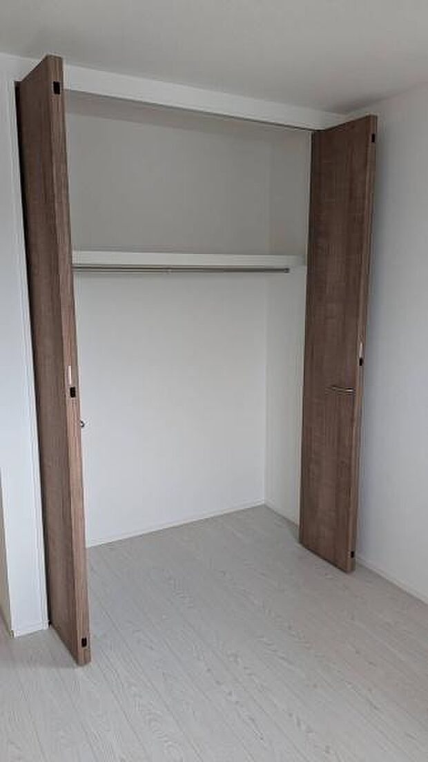 収納があるので部屋を広く使えます!
