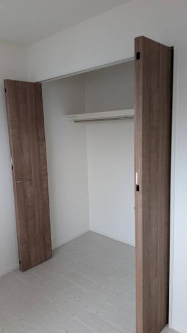 収納があるので部屋を広く使えます!