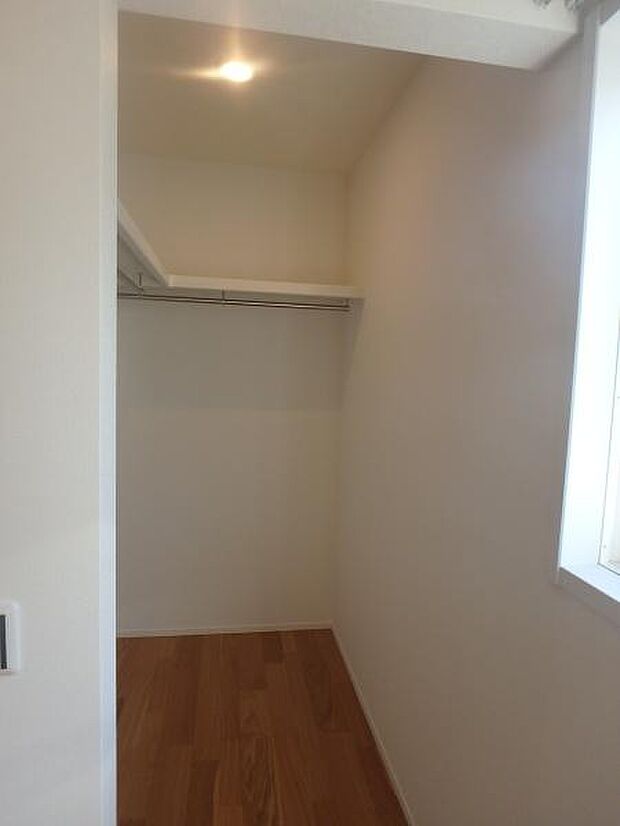 収納があるので部屋を広く使えます!