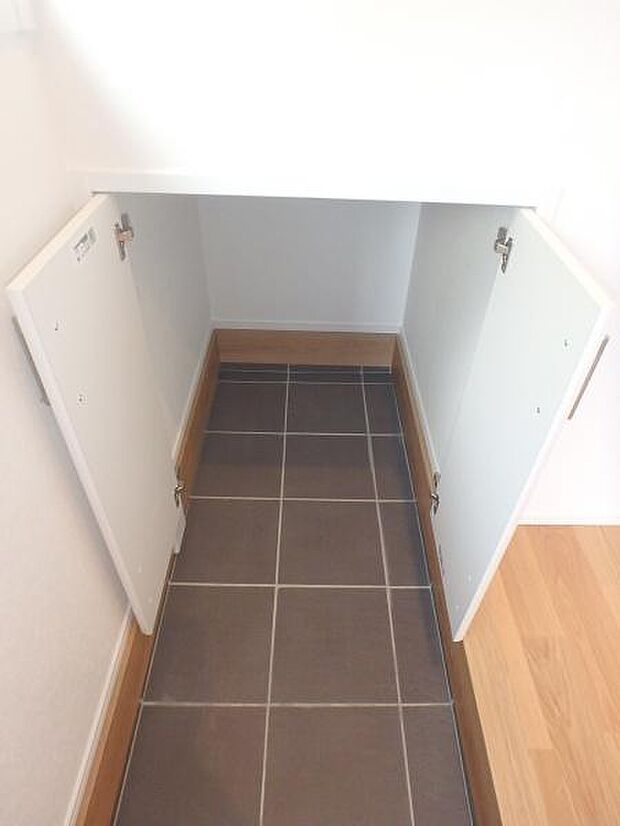 玄関収納もしっかりあります!