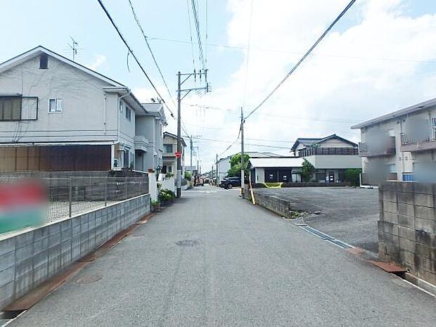 車通りも少ない前面道路!