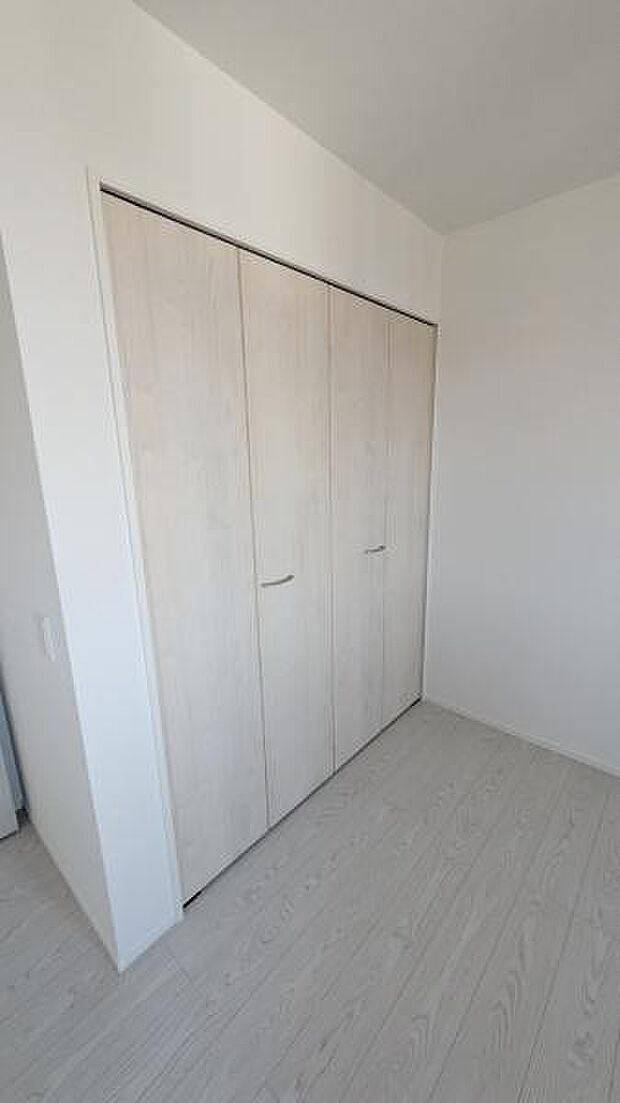 収納があるので部屋を広く使えます!