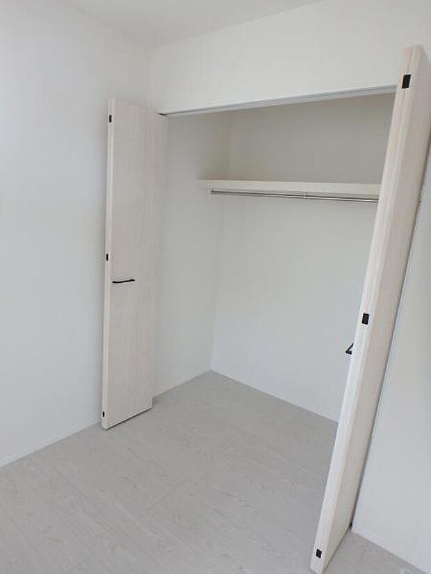 収納があるので部屋を広く使えます！