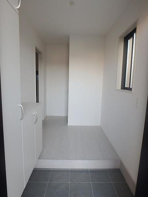 玄関収納もしっかりあります!