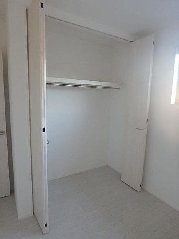 収納があるので部屋を広く使えます!