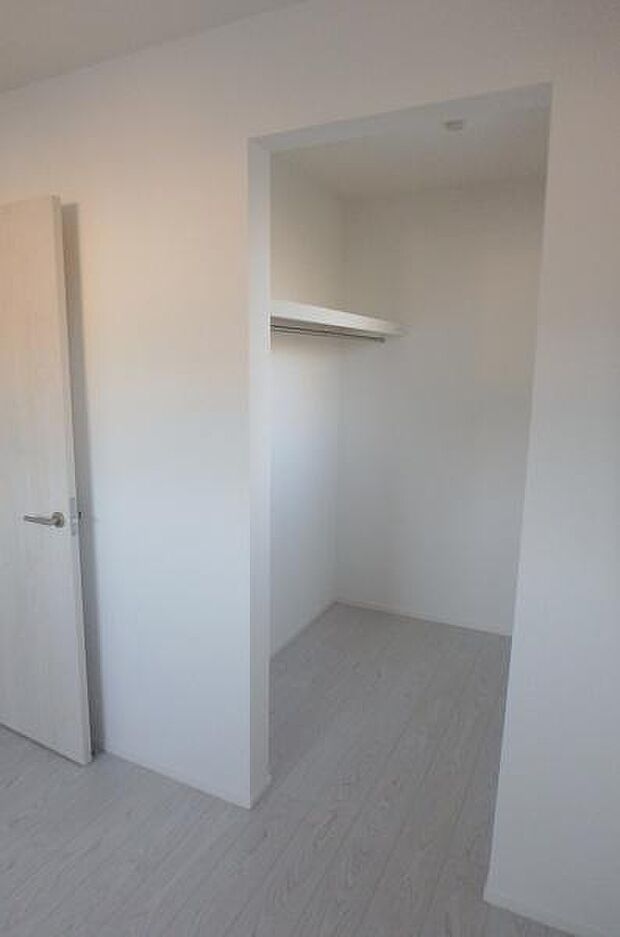 収納があるので部屋を広く使えます!