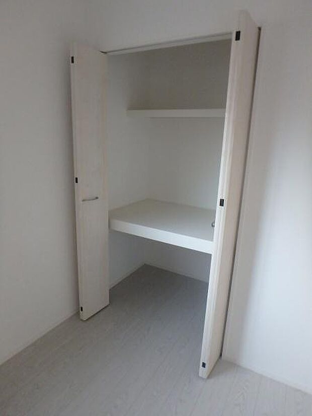 収納があるので部屋を広く使えます!