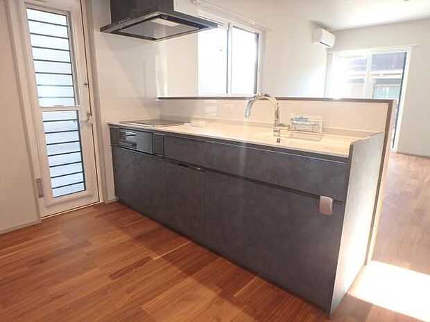 ゆとりあるキッチンで料理も楽しくなるはず