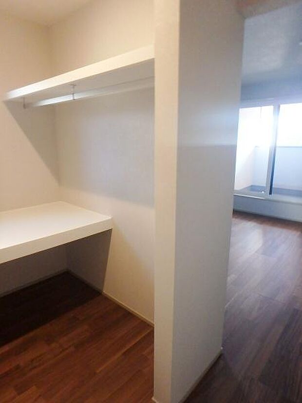 収納があるので部屋を広く使えます!