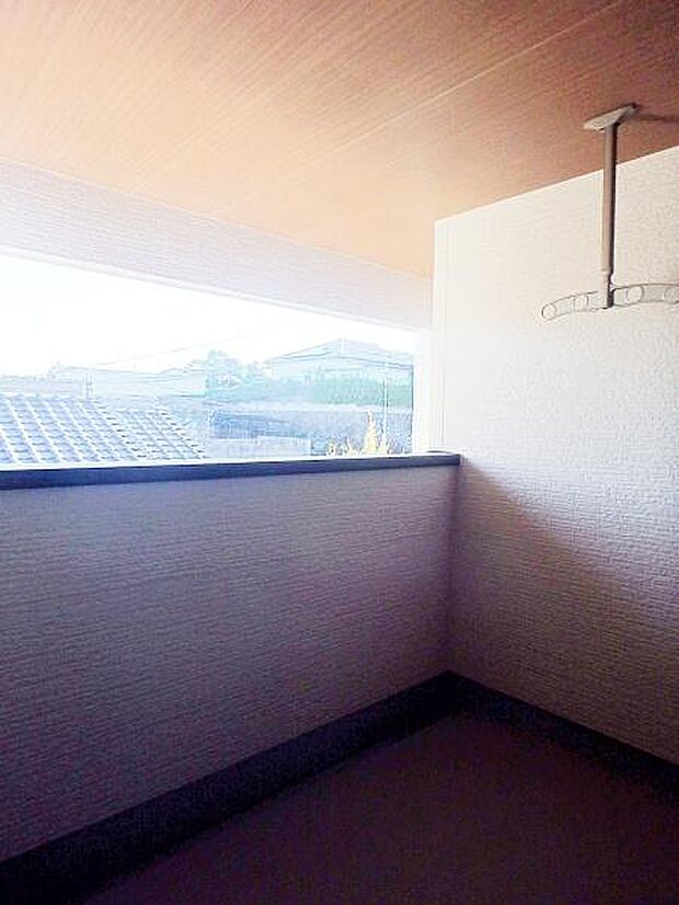 急な雨でも安心の屋根付きバルコニー!