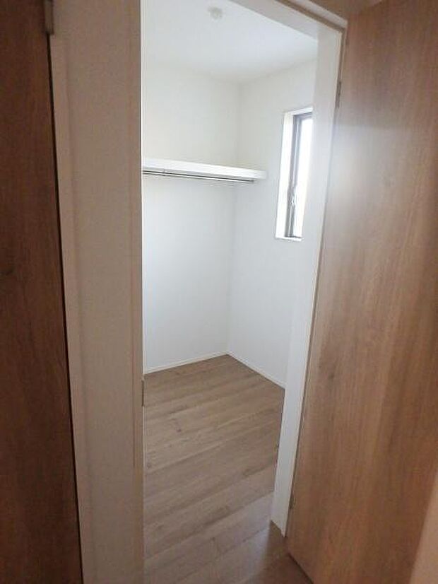 納戸・ファミリークロークとして